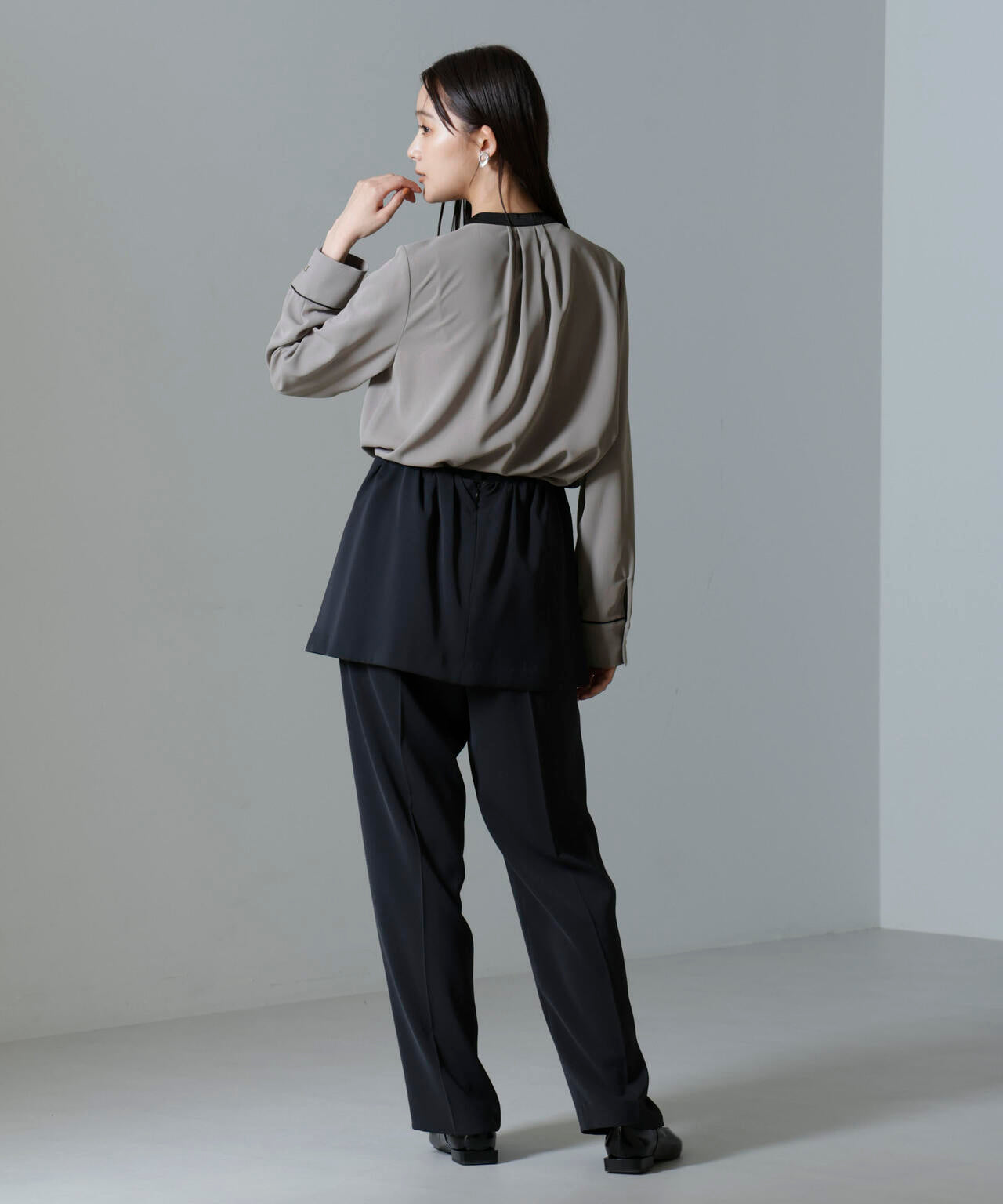 スタンド バイカラー ジョーゼット タック ブラウス