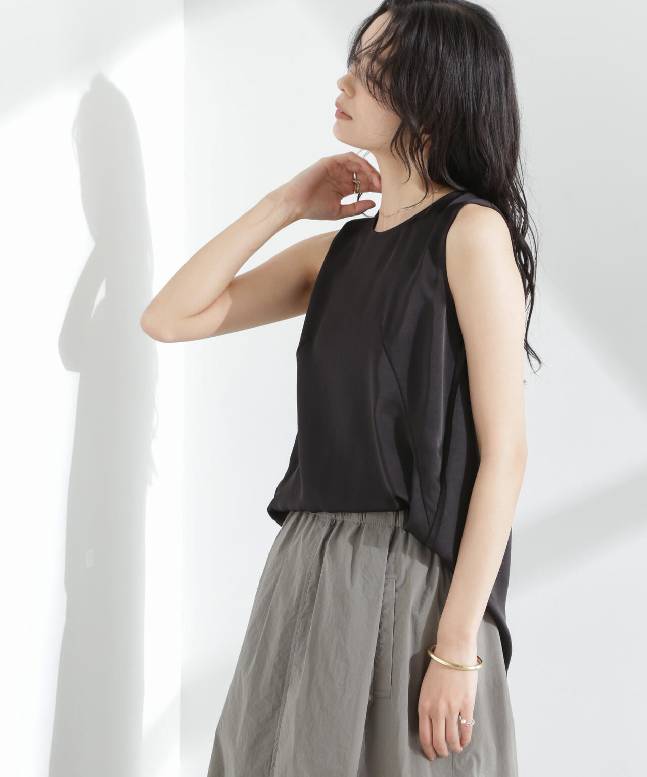 ダブルサテンノースリーブ トップス