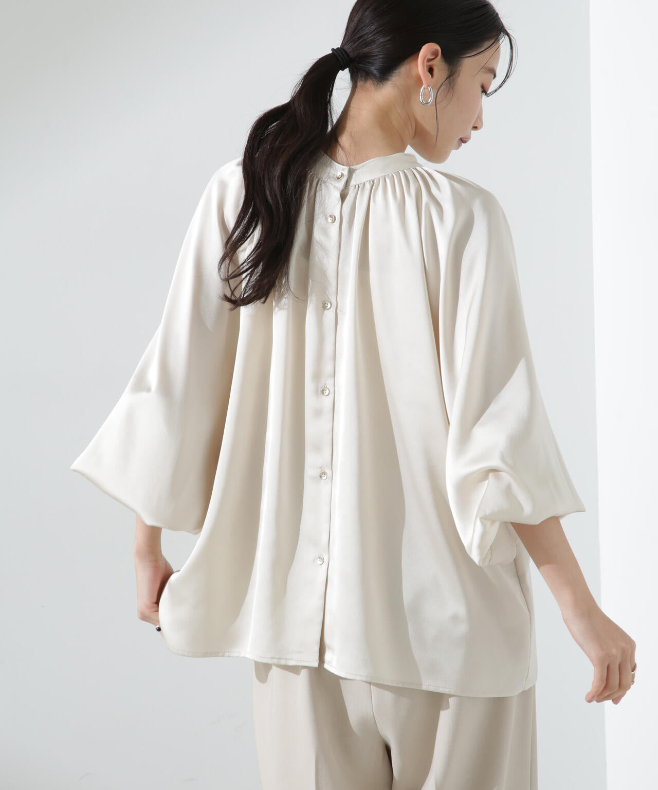 前後2WAY サテンドルマン ギャザー ブラウス