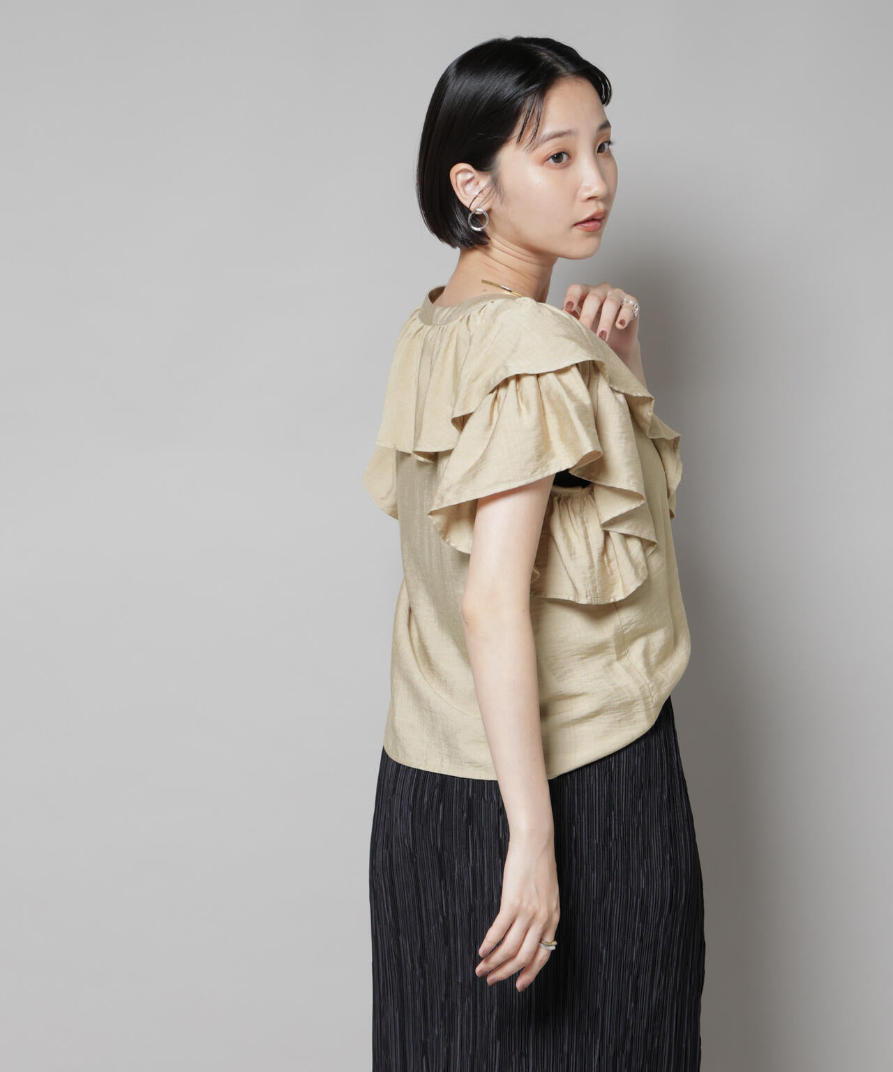 フリル ディティール フロント レースアップ ブラウス