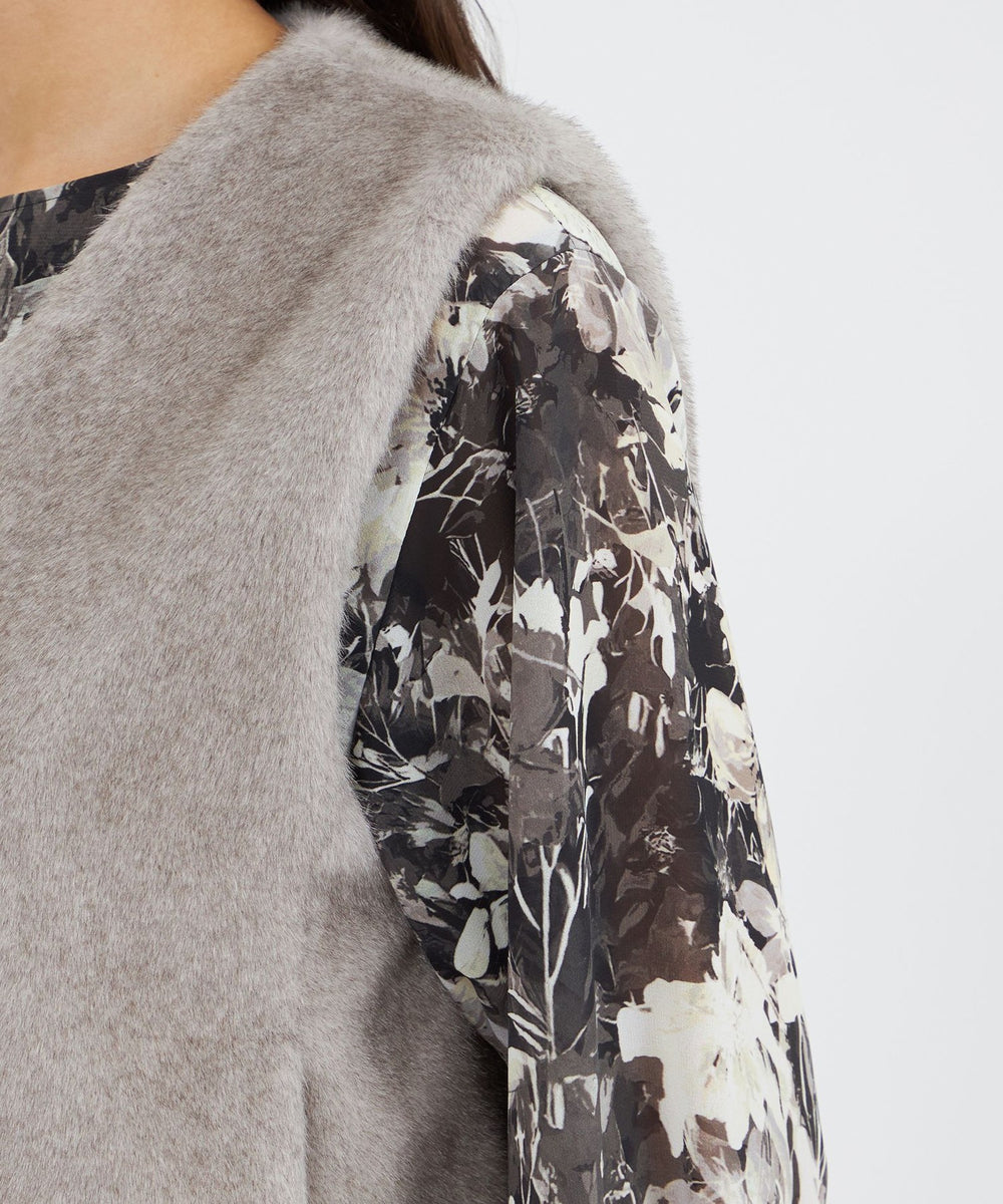 エコファーVネックジレ(ベスト)｜EPOCA(エポカ)のファッション通販