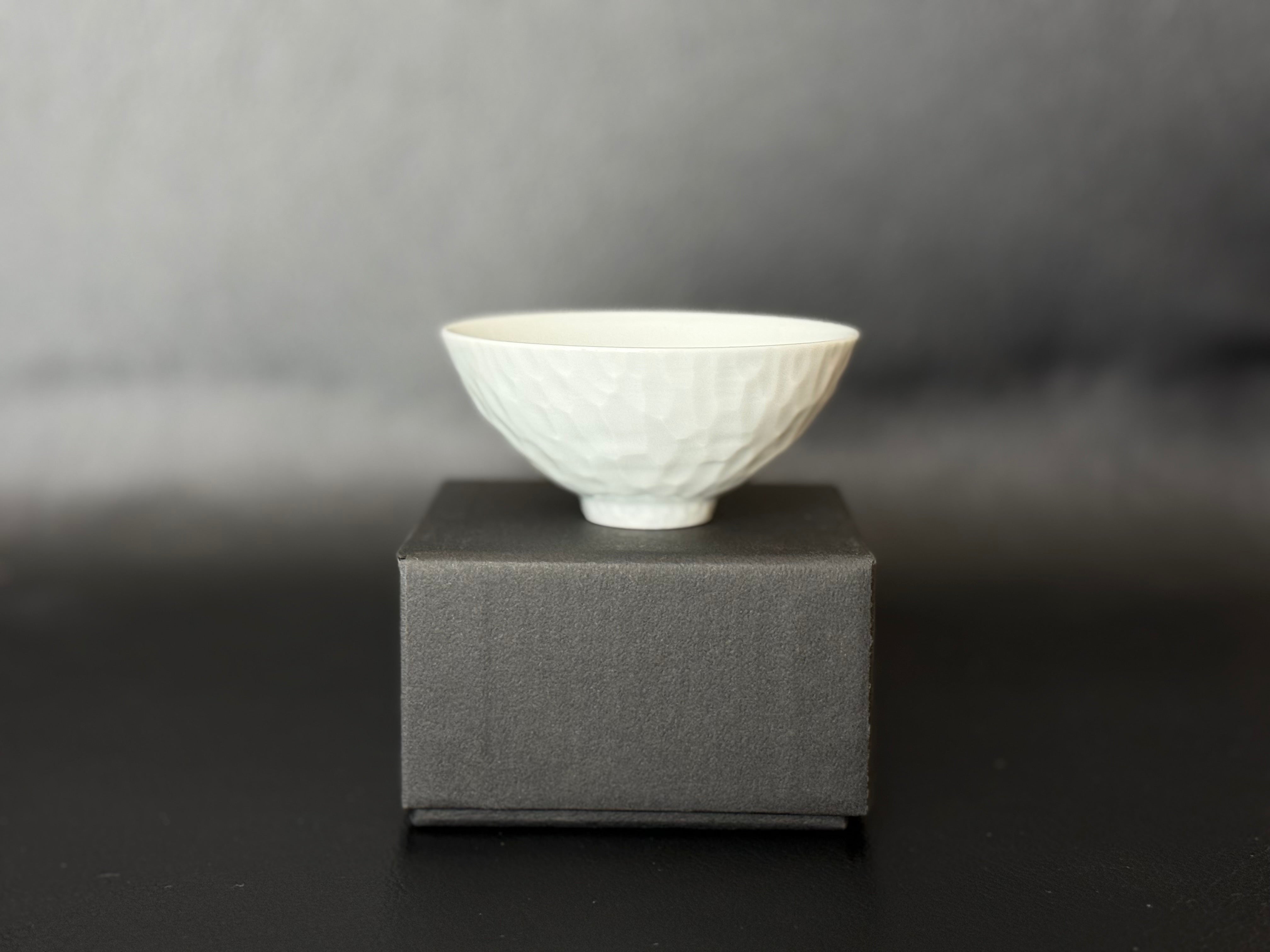 有田焼 白磁槌目(石灰) 平盃（深） – SAGA COLLECTIVE