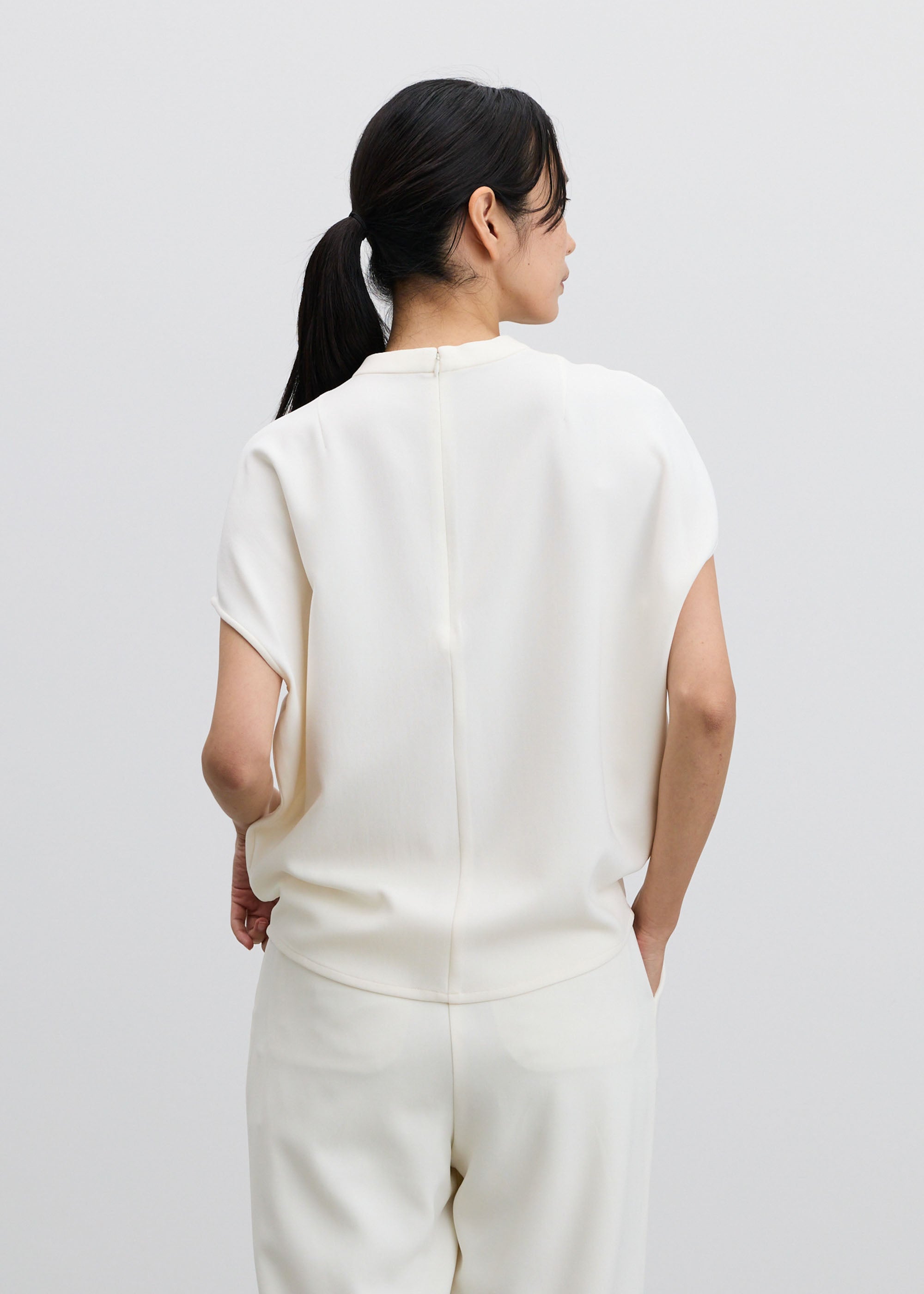 スタンドカラーコクーンブラウス - SOÉJU online store｜上質な大人の