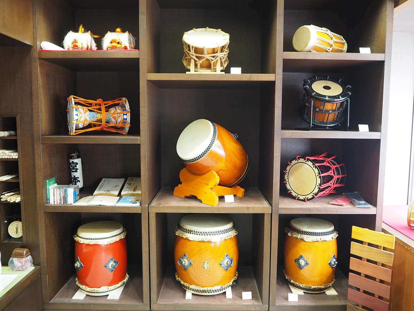 宮本卯之助商店を訪ねて。浅草の老舗が昔ながらの手法で太鼓を作る理由