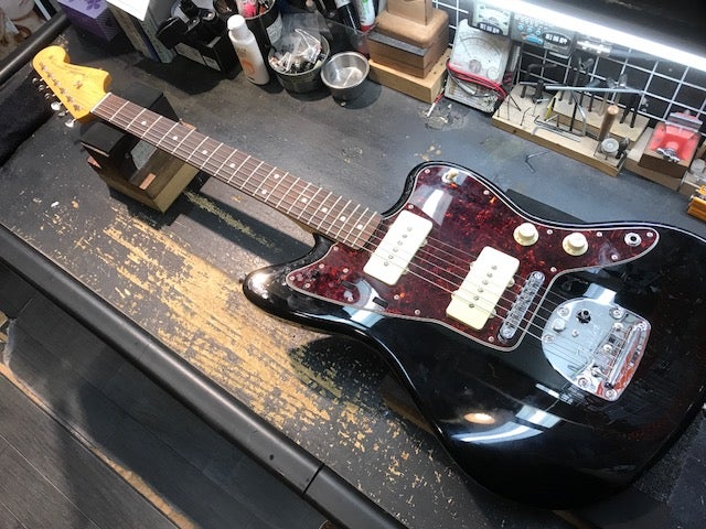 Fender JAZZMASTER ピックガード交換・PU交換 | BigBoss仙台店のブログ