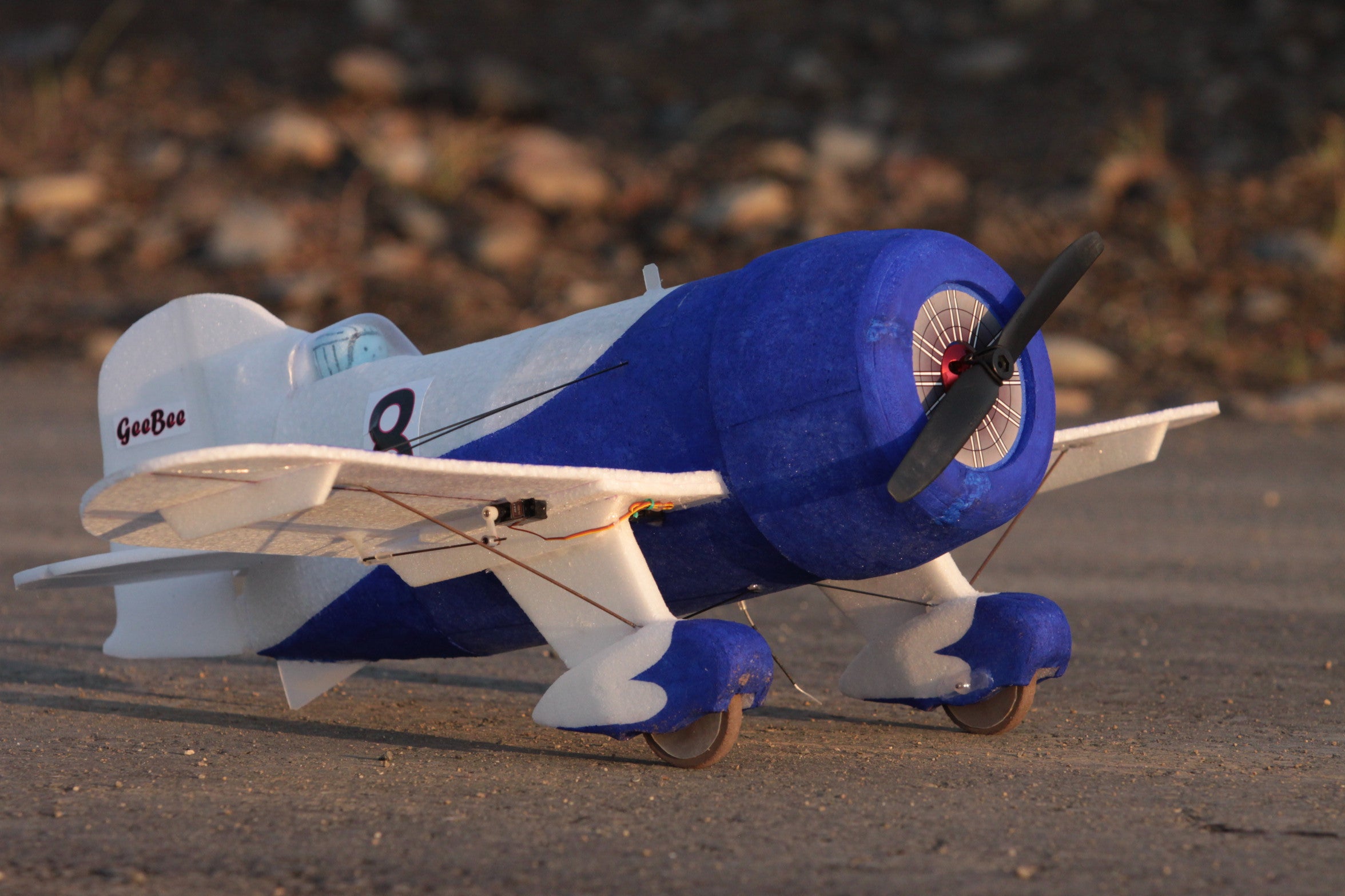 空飛ぶビア樽 Gee Bee RACER | さいたまベースのHobbyでGo！