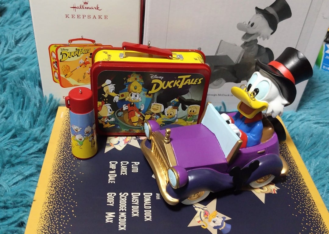 ディズニーショーケースとダクテのオーナメント | ディズニー