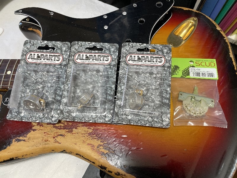 Fender Japanストラトメンテ組替えカスタム その⑤ | RE/F-TECH の足