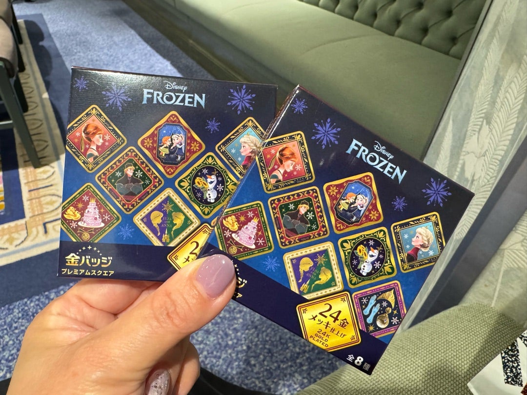本当はコンプリートしたい(笑)アナ雪金バッジプレミアムスクエア