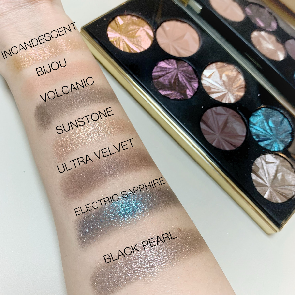 クリスマスコフレ2019】圧巻の煌めき♡︎拝みたくなる宝石パレット