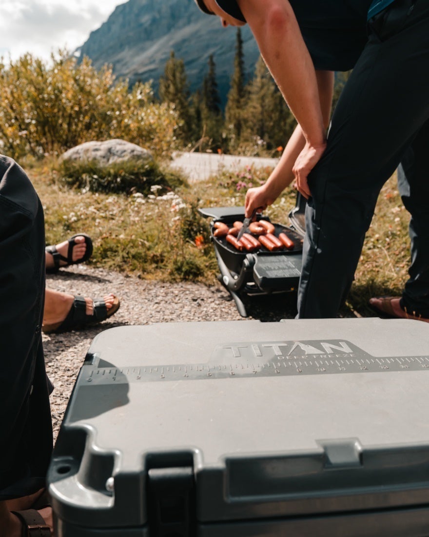 炎天下で氷を最大8日間キープ。超密封ハードボディで保冷力抜群の