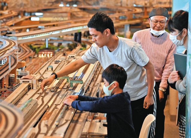 レール全長400メートル 名古屋のカフェ「鉄道屋」で気軽に旅時間