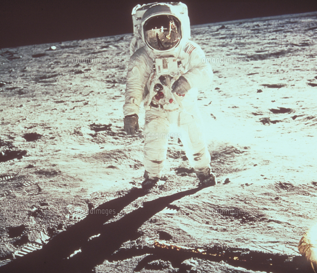 月面上のオルドリン宇宙飛行士[23018051218]の写真・イラスト素材