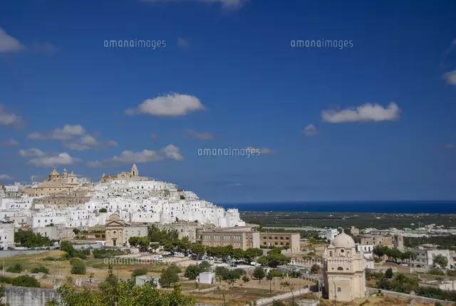 南イタリアの要塞都市 オストゥーニ[81385000186]の写真・イラスト素材