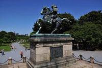 皇居前広場の楠木正成騎馬銅像[25357003385]の写真・イラスト素材