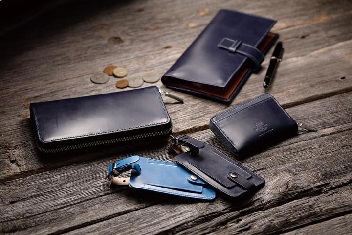 青の差し色が魅力的！ANAオリジナルモデルのホワイトハウスコックス