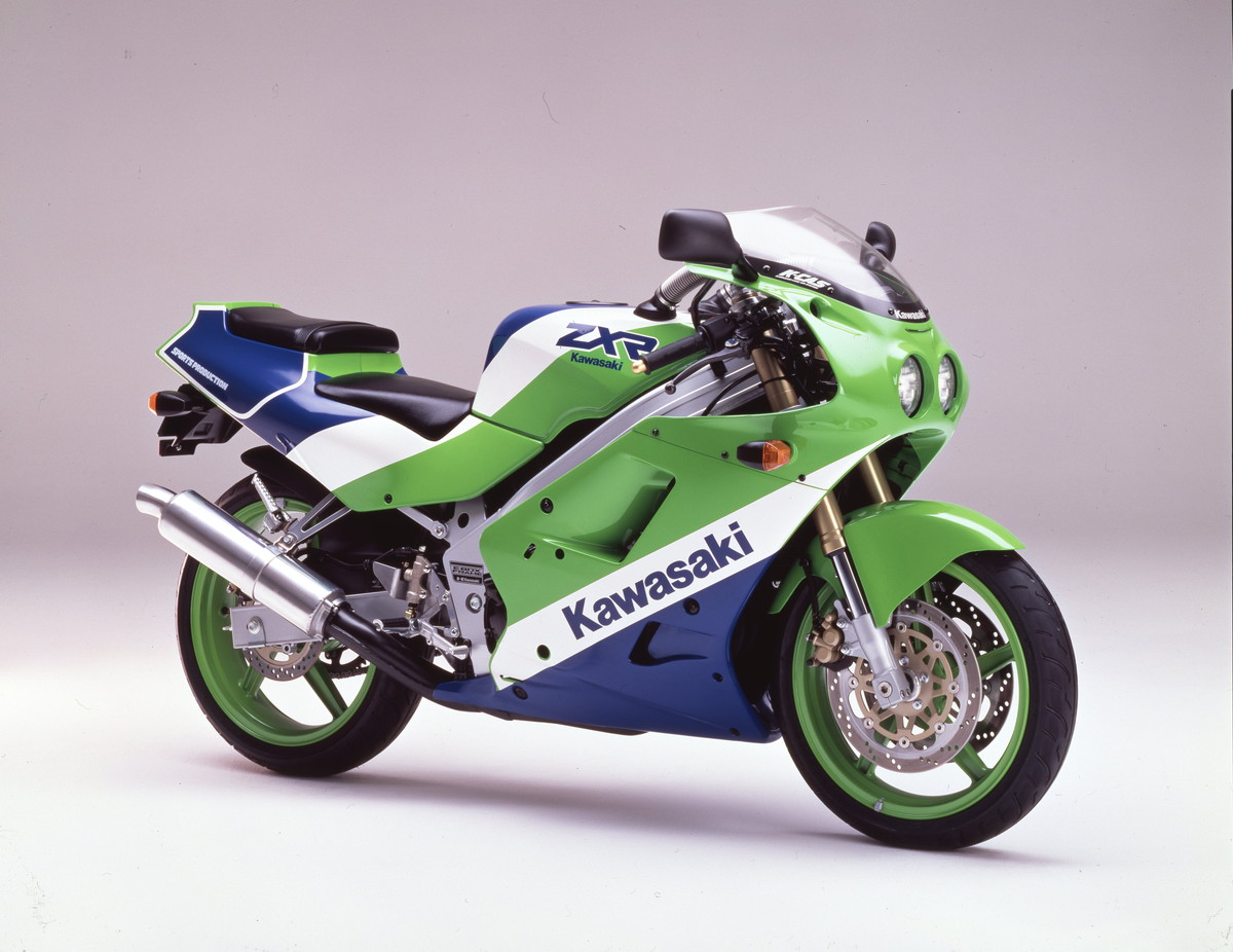 超高回転型のZXRで独自路線へ！レーサーレプリカの系譜④＜カワサキ編