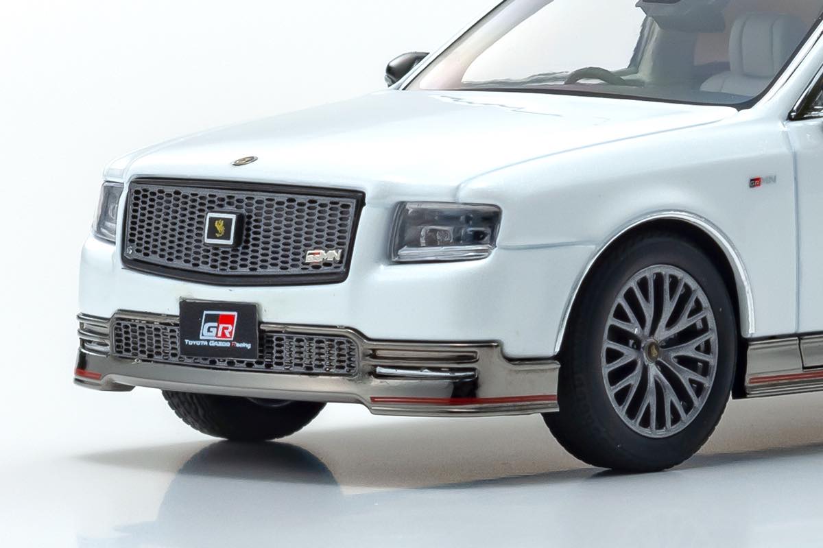 日本が誇る究極のVIPカー「カスタムセンチュリー」の迫力をミニカー化