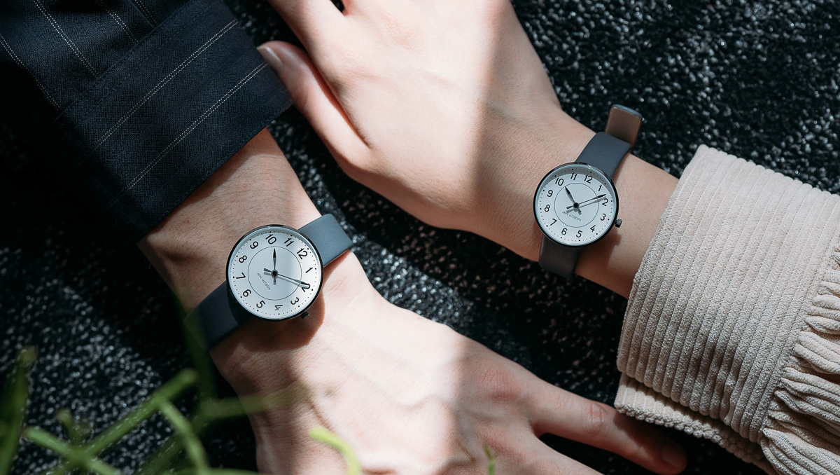 心落ち着く空間になじむアルネヤコブセン×イデーのコラボウォッチ