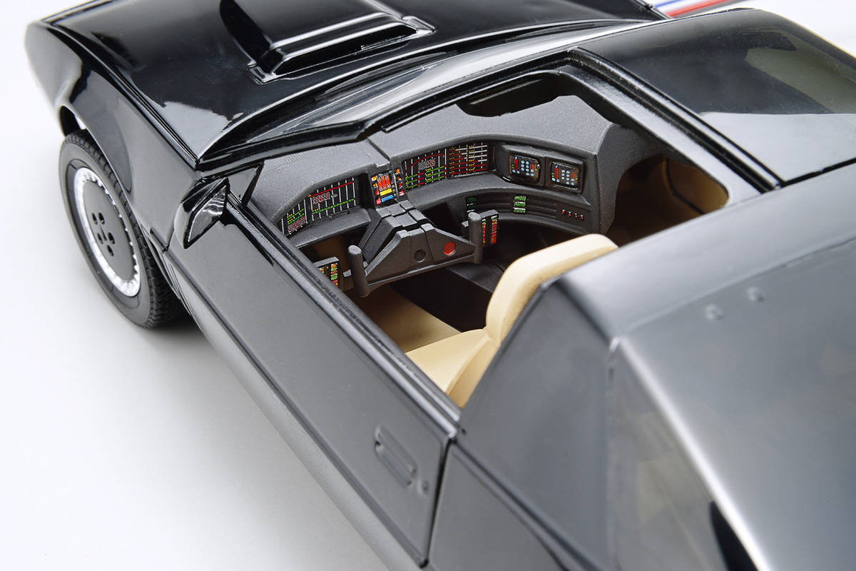 ちゃんと喋ります。『ナイトライダー』ナイト2000の1/24スケールモデル