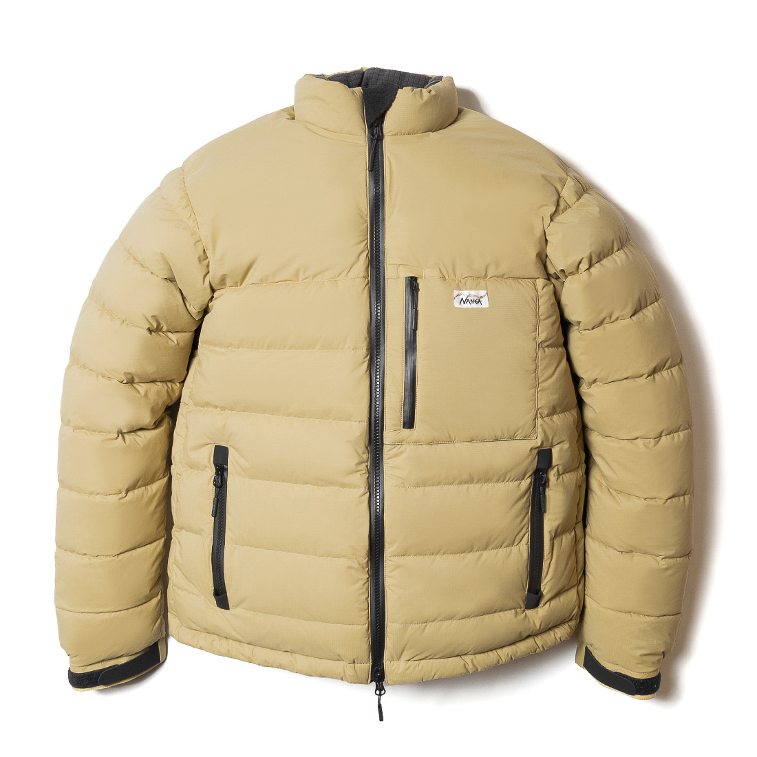 驚異の940フィルパワー！ナンガ最強ダウン「ホワイトレーベル」の新作