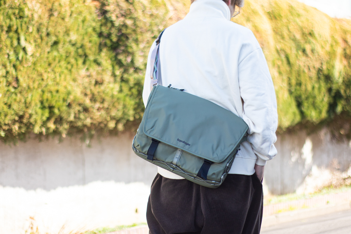 今日の着こなし、普通すぎた…？」そんなときはショルダーバッグを