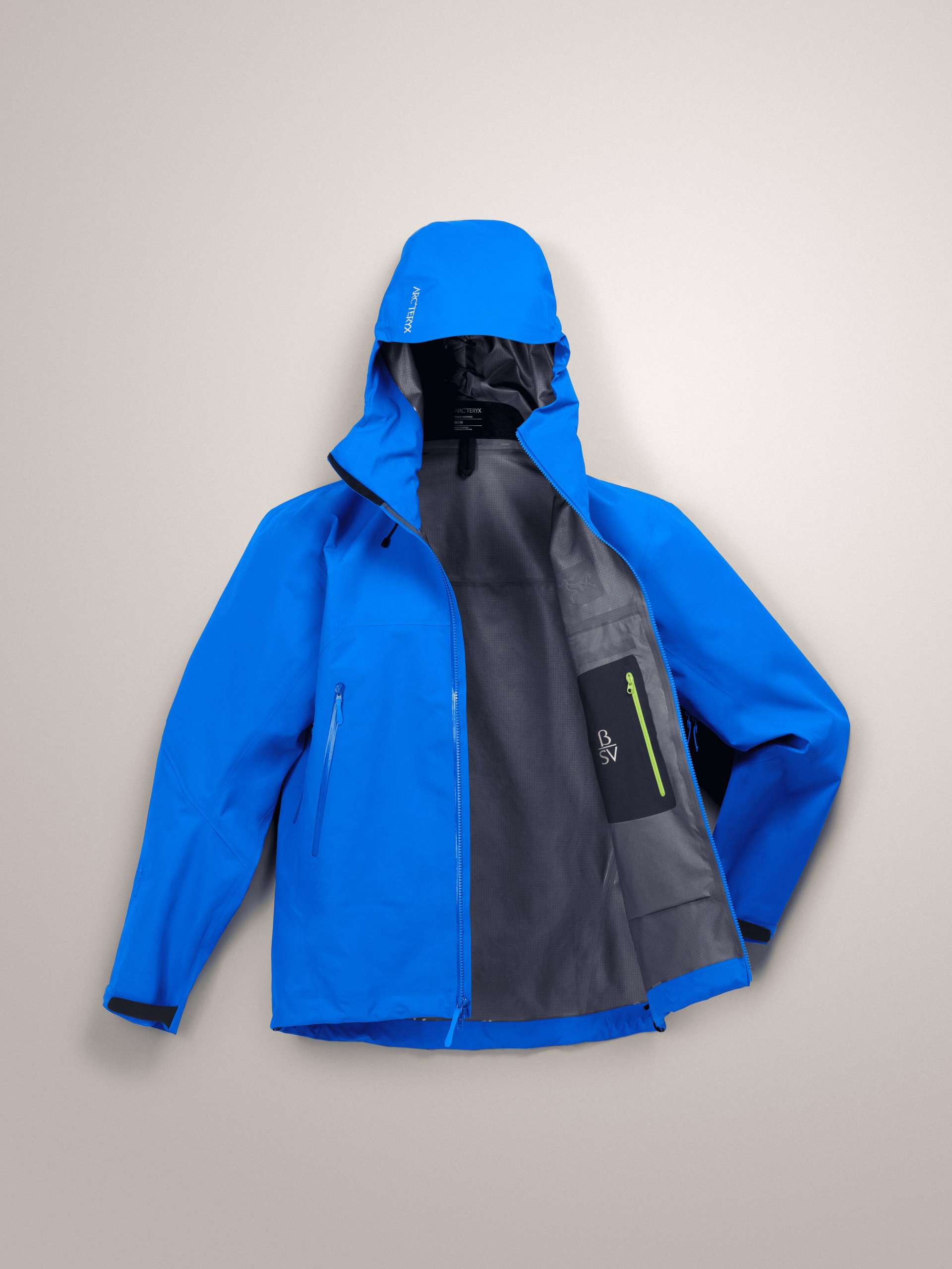 軽快さそのまま、タフに進化。アークテリクスの新生「ベータ SV