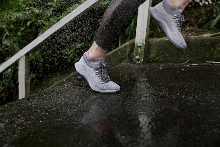 Allbirds」からサステナブルなバイオ撥水加工のランニングシューズ