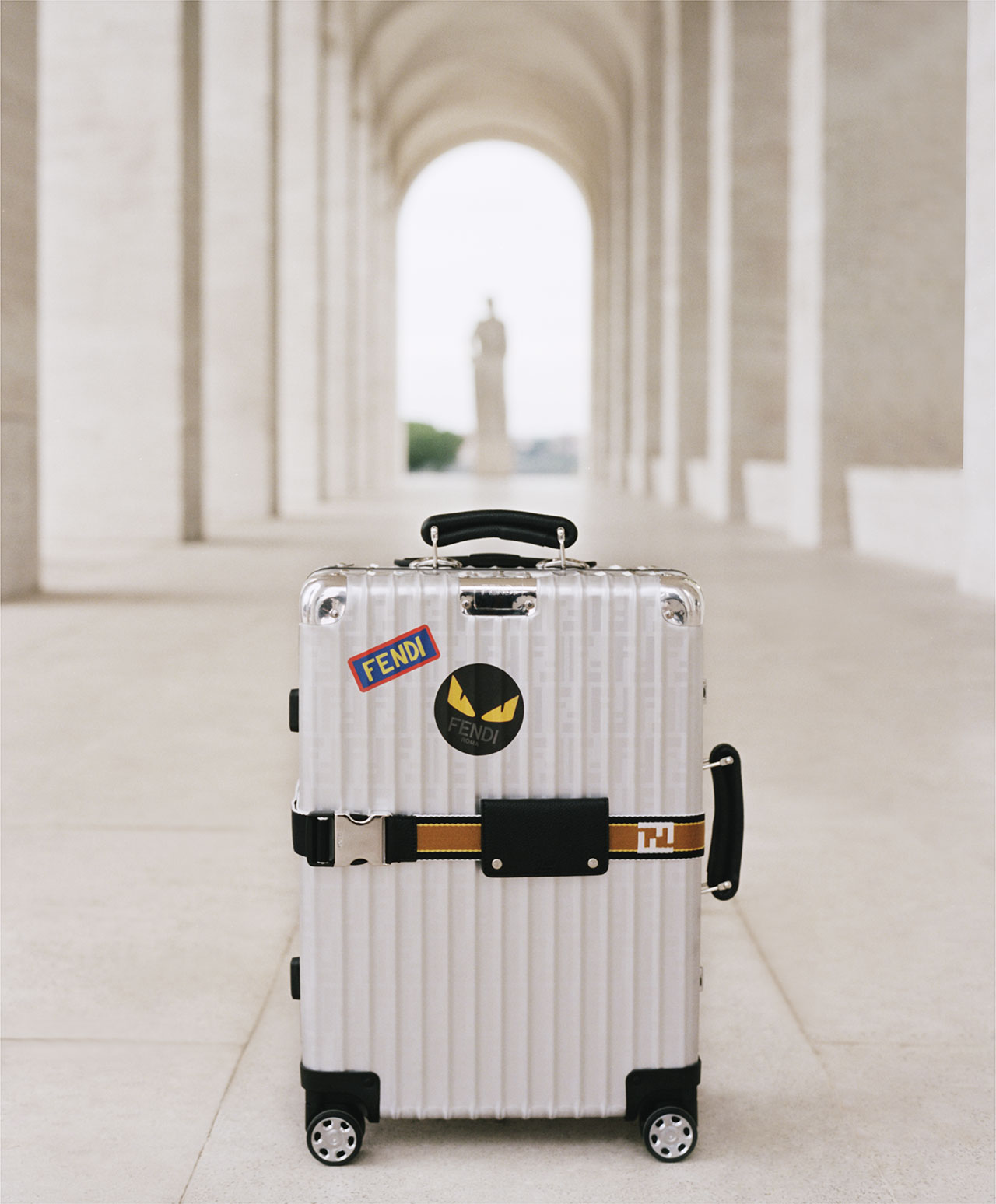 Fendi (フェンディ) が RIMOWA (リモワ) とのコラボスーツケース発売を