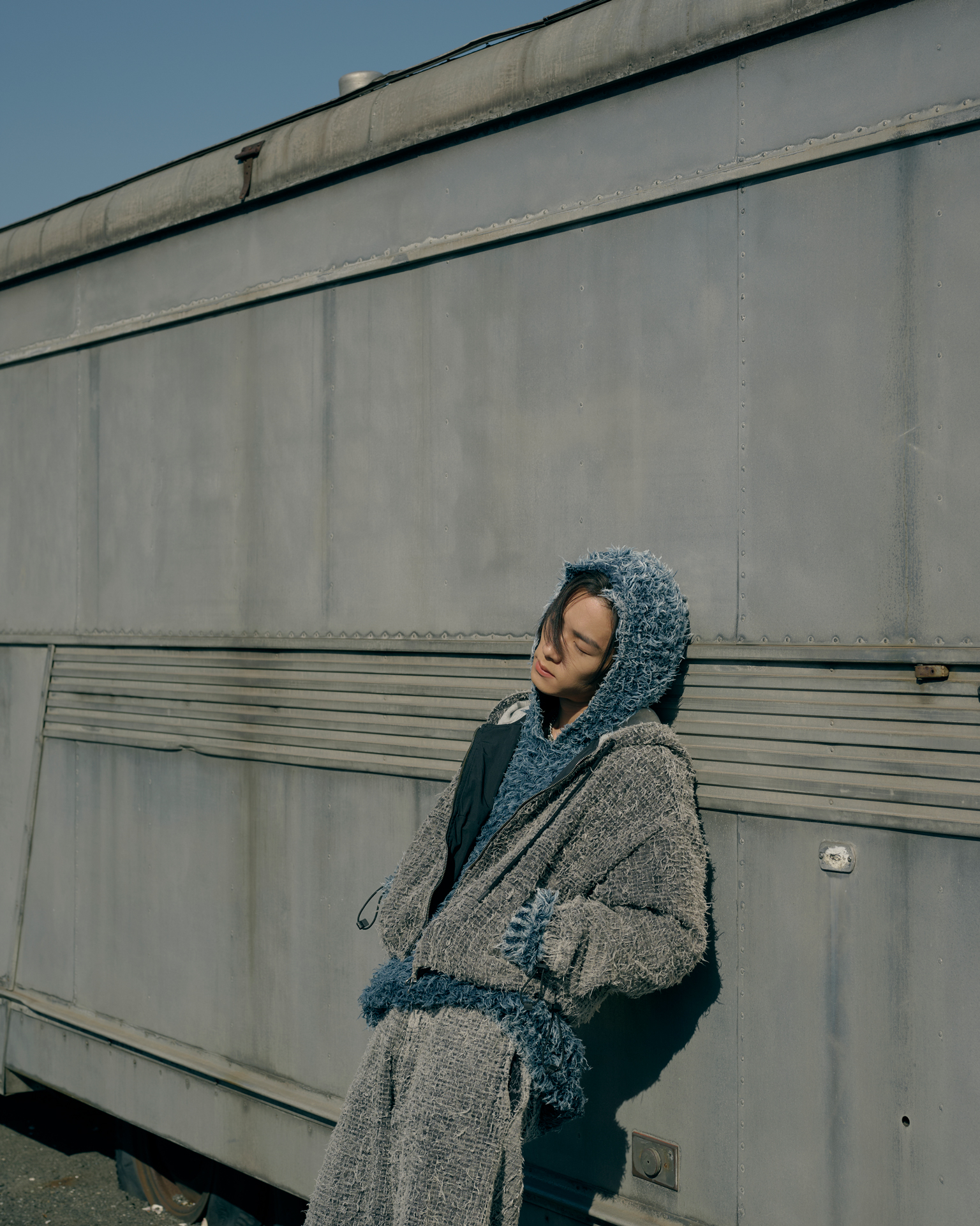 自由なスピリットをすぐそばに。川村壱馬が着る、ディーゼルのホリデー