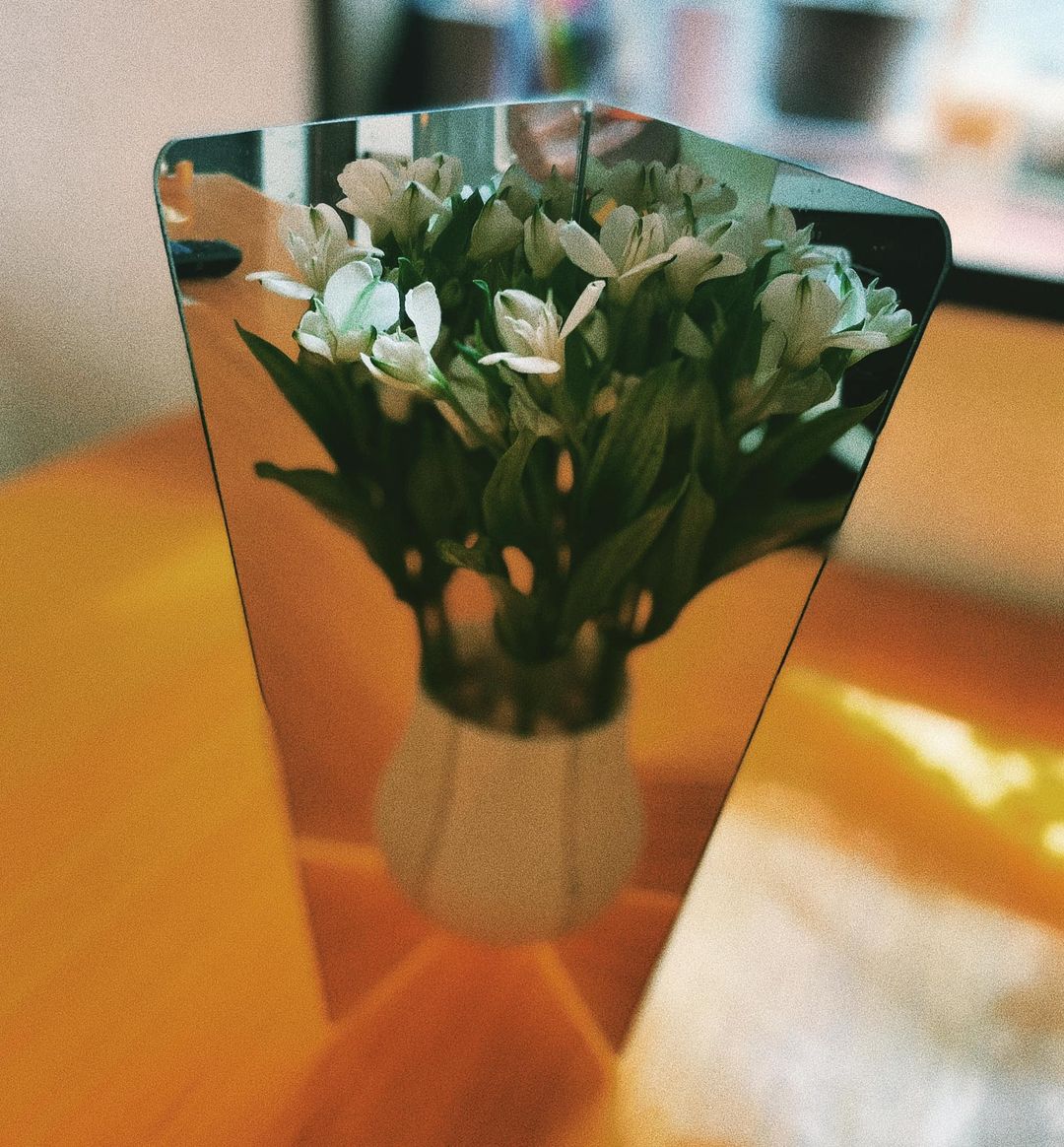 Non Flower-loss Vase ｜一輪を花束にする、万華鏡のような花瓶