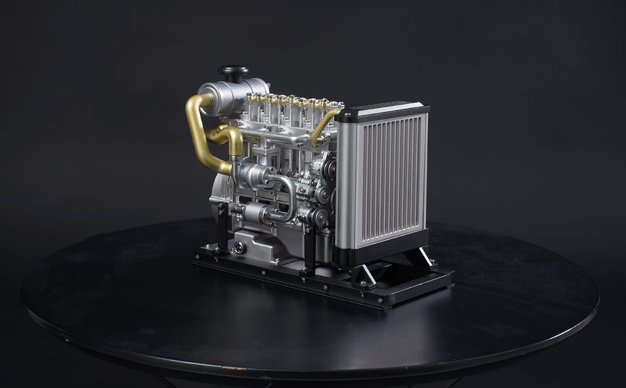 モーターでリアルに駆動！細部までリアルに拘ったディーゼルエンジン