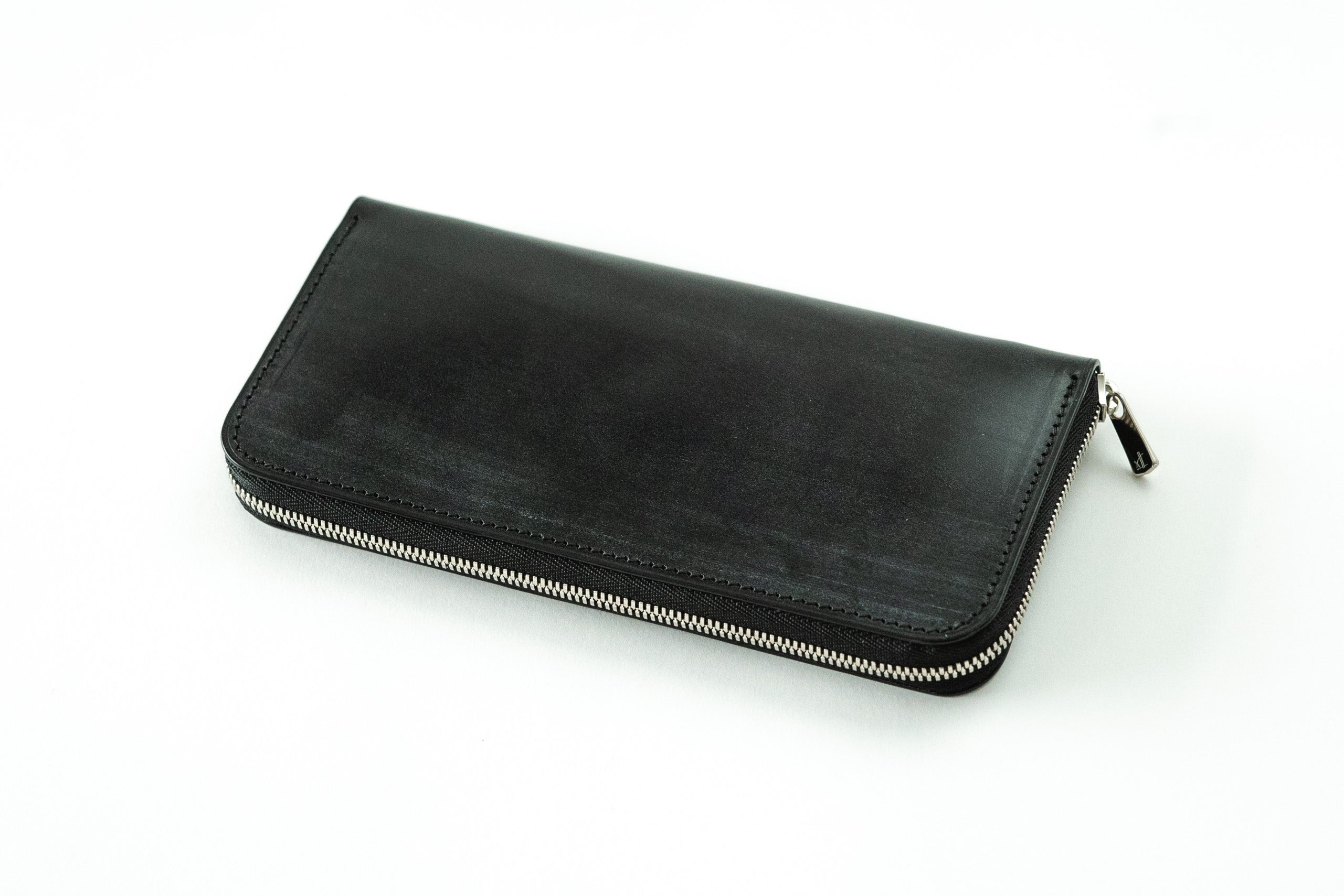 財布職人が最小の限界に挑んだラウンドジップ「メンズのための極小長