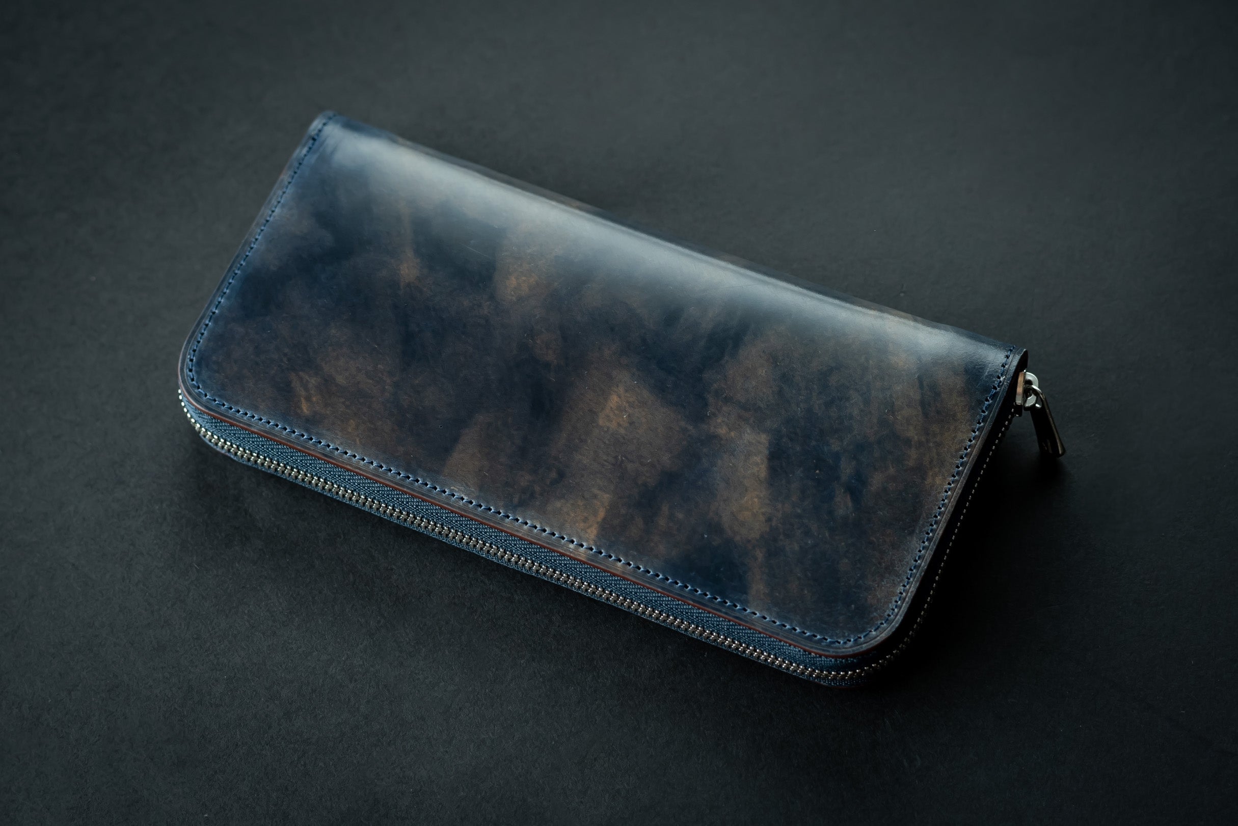 財布職人が最小に挑戦！牛革の3倍耐久性のシェルコードバンで作る極小