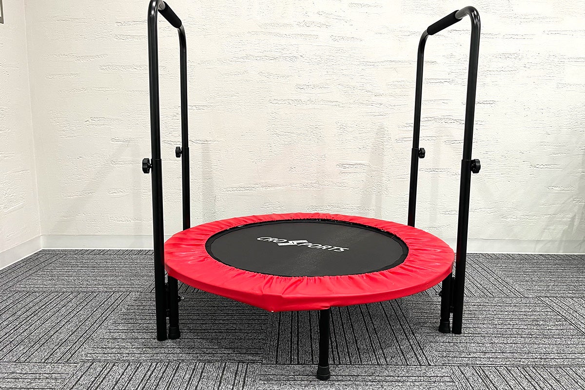 初心者をサポートする「W（ダブル）手すりつきトランポリン