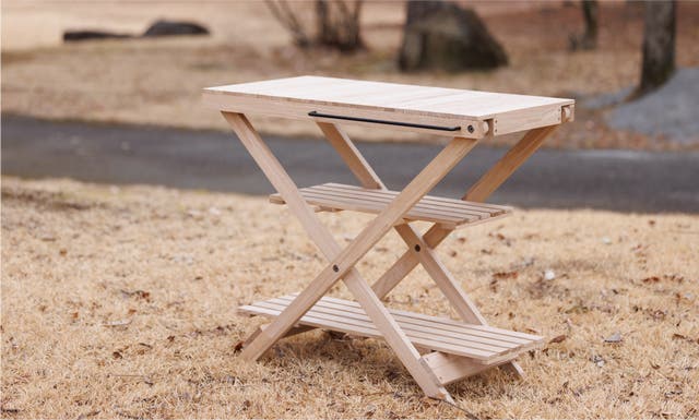 簡単折りたたみ式！自然な風合いで景観に溶け込むオール木製キッチン