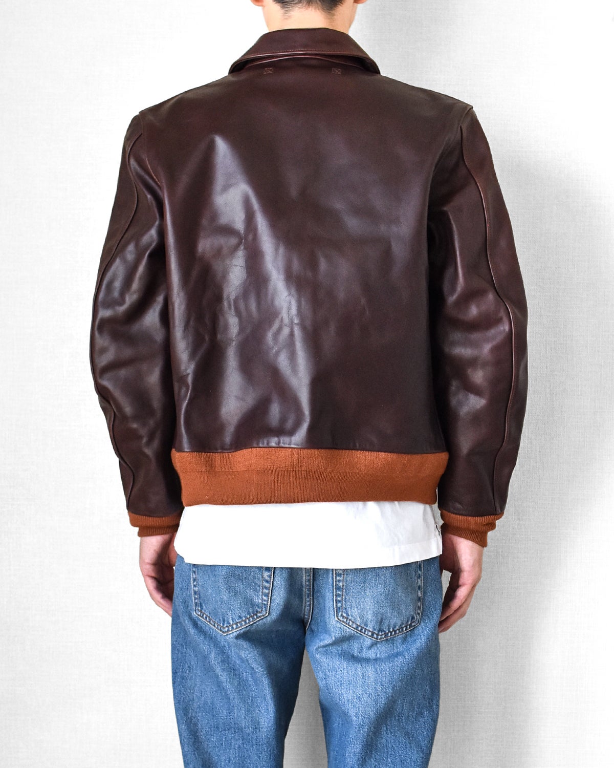 レザージャケットの決定版「A-2 」・茶芯馬革フライトジャケットを四万