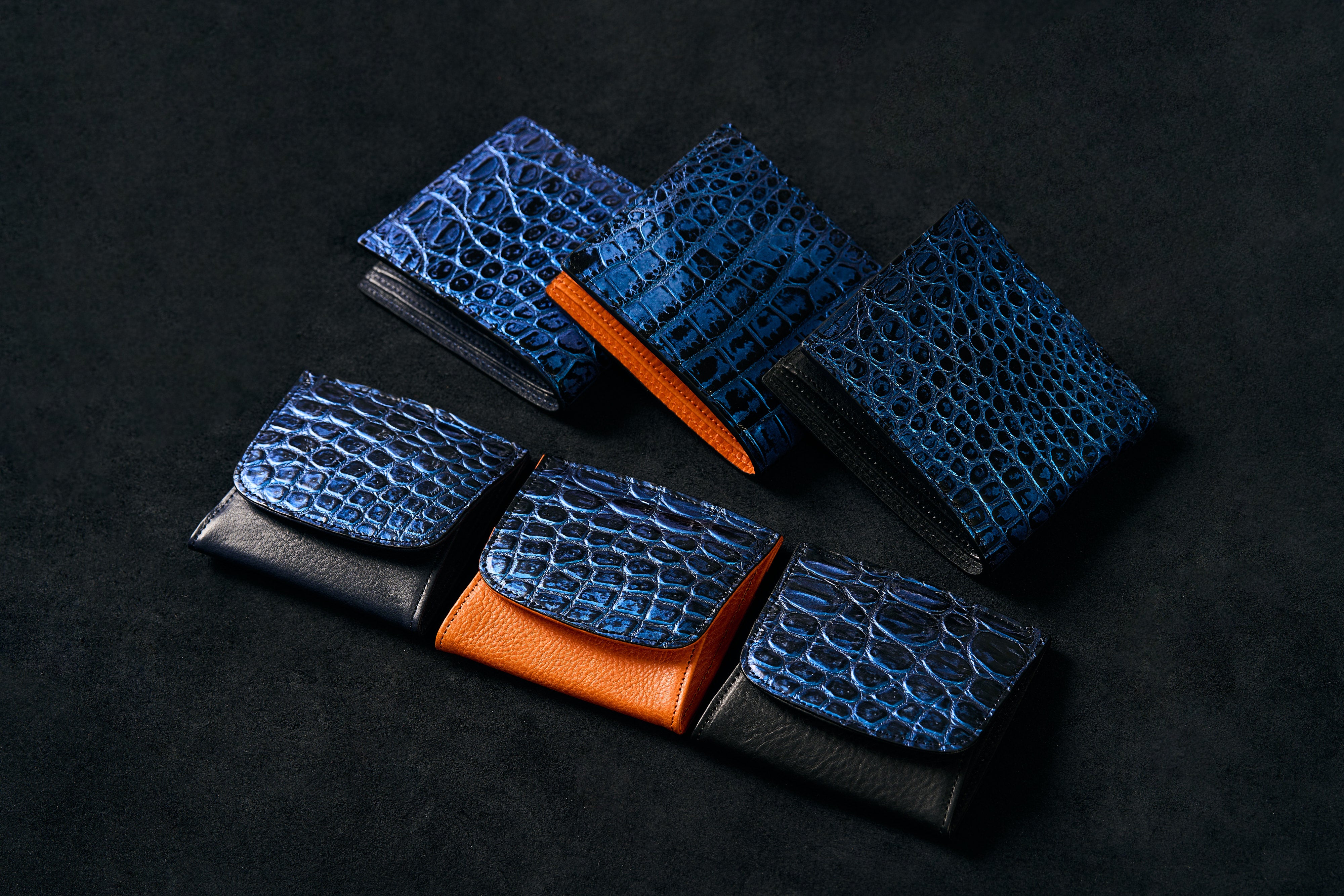 クロコダイルを贅沢に使用！コンパクトでスタイリッシュな2つ折り財布