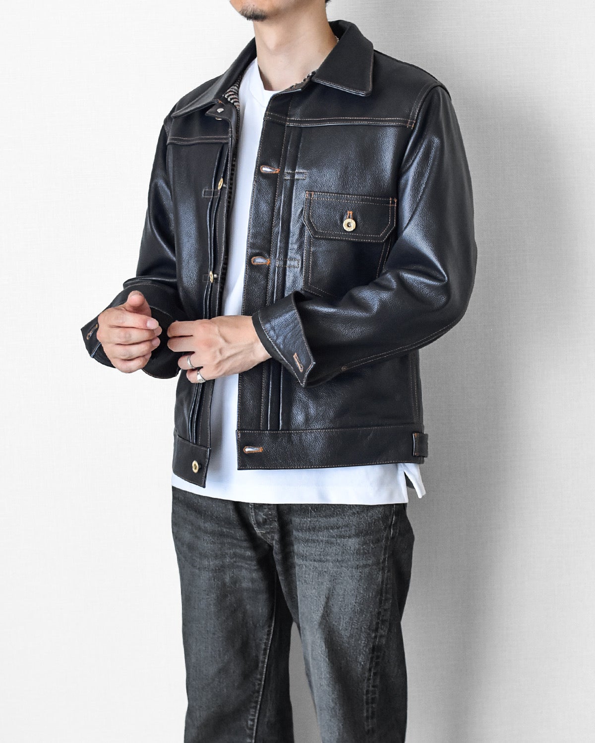 初めての革ジャンにおすすめ！王道のカウレザートラッカージャケットを
