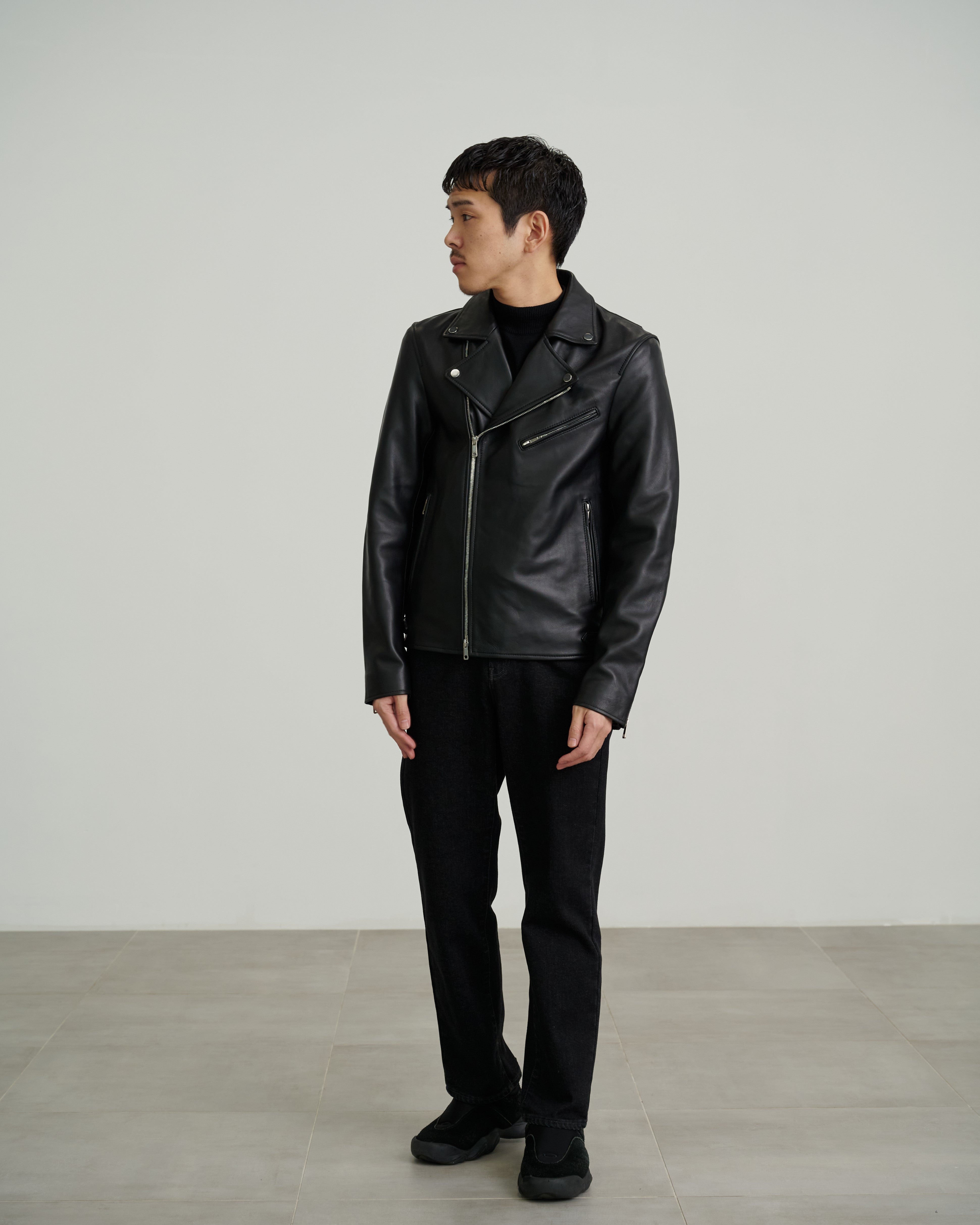 きめ細かいラムレザー×手加工による上品さ】洗練された日本製本革