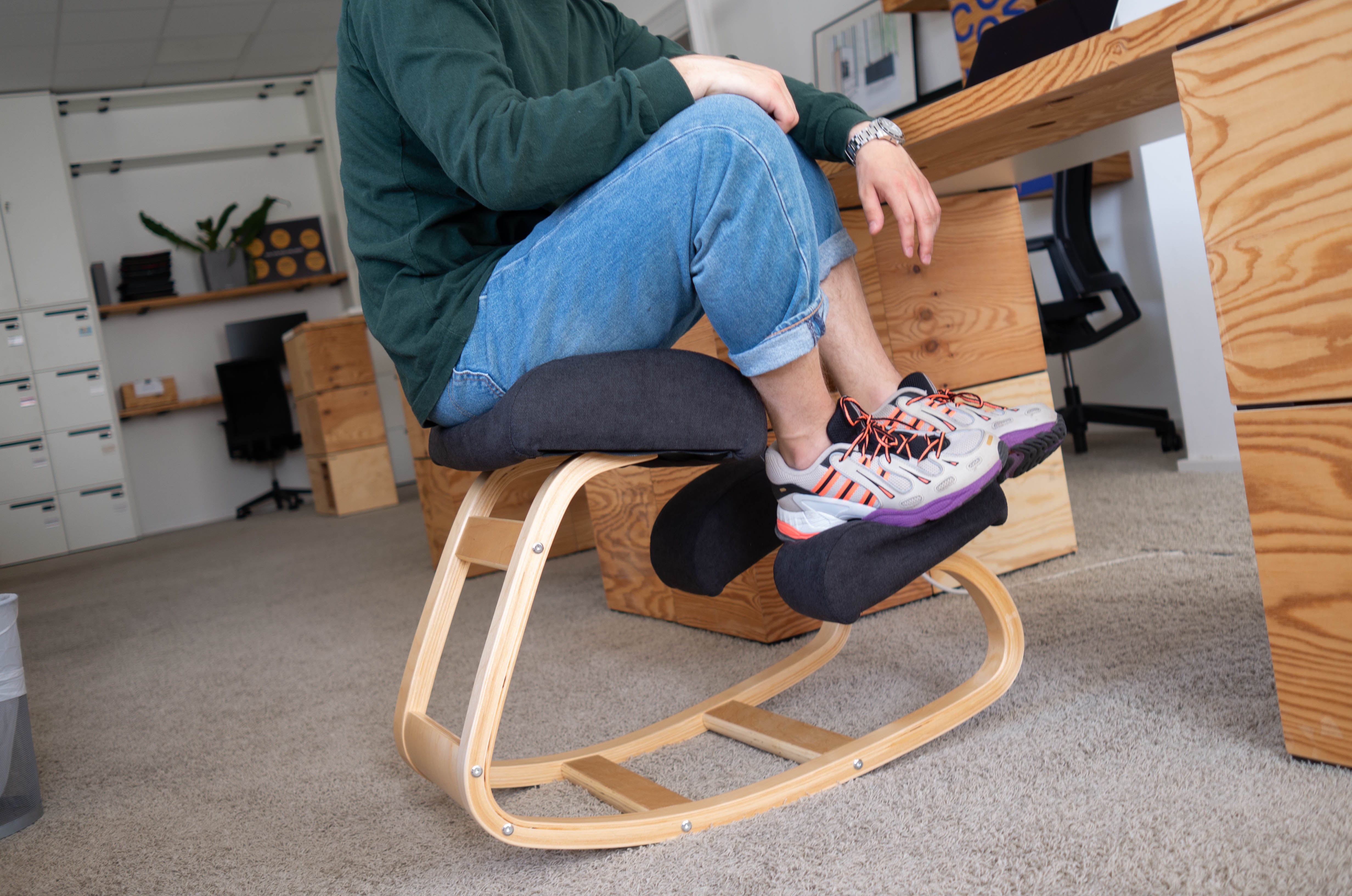 座りながら動く『アクティブシッティング』 自然な動きで体をサポート