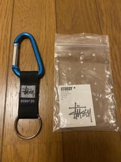STUSSY カラビナ ブルー - メルカリ