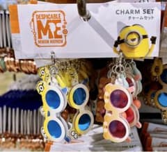 USJ ミニオン チャーム 2個セット サングラス ユニバ 公式 - メルカリ