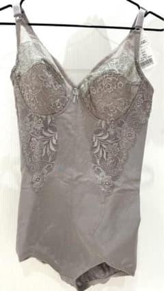 補正下着ダイアナ新品未使用タグ付き レース ボディスーツ - メルカリ