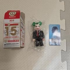 ベアブリック 100% シリーズ32 ジョーカー 内袋未開封 カード、外箱