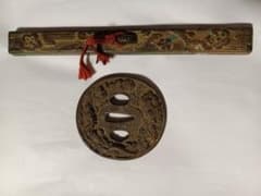 骨董】日本刀 鍔 雲龍図 ＆ 梅紋 文鎮 2点 刀装具 時代物 まとめ売り