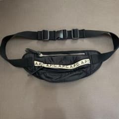 A.P.C. ボディバッグ・ウエストポーチ 黒 - メルカリ