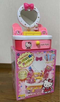 ハローキティおしゃれいっぱいドレッサー - メルカリ