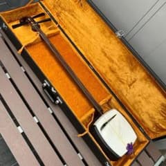 中古☆津軽三味線 紅木 丸打胴 一本樋 中棹 ハードケース付き☆ - メルカリ