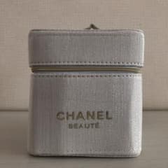 CHANEL ノベルティ バニティポーチ ツイード ラメ ホワイト - メルカリ